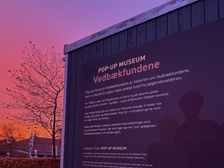 Solopgang over Pop-up museum Vedbækfundene